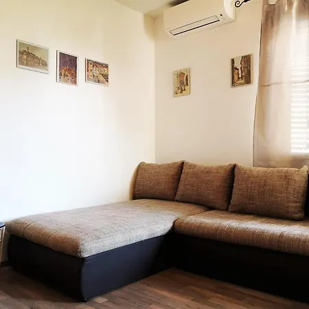 Maximilian #2 Apartment *