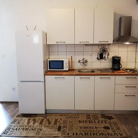 Maximilian #2 Apartment *