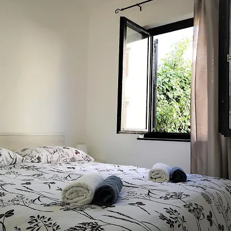 Maximilian #2 Apartment
