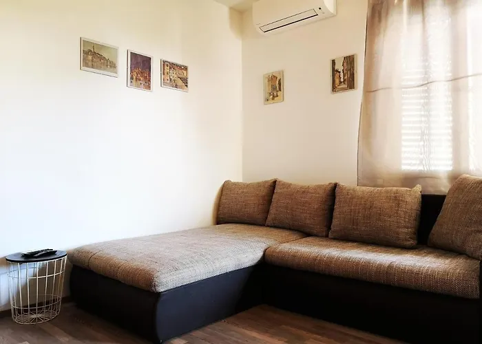 Maximilian #2 Apartment *