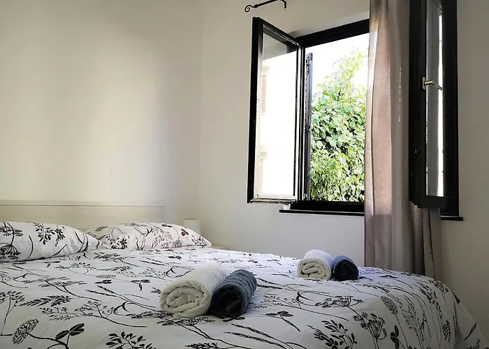Maximilian #2 Apartment